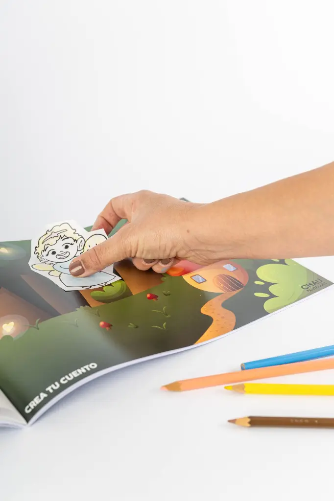 4. Libro actividades Cuentos Clásicos para colorear + stickers.webp